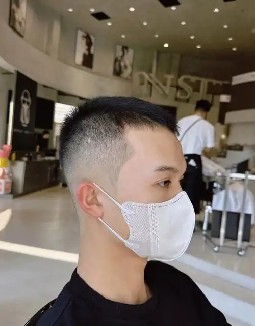 一款男士不一样的短发栗子头 男士发型|||栗子头和寸头有什么区别呢?