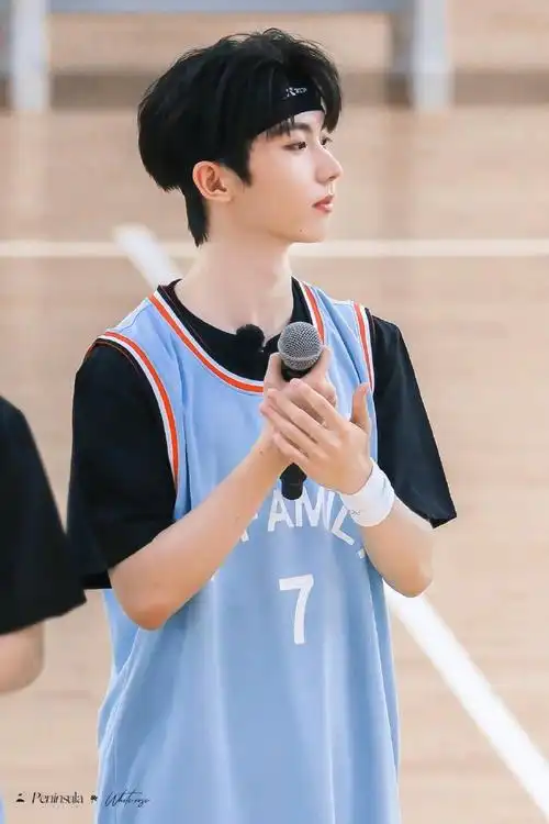 马嘉祺超话喜欢香的 帅的 好看的无敌的马嘉祺侧脸 直鼻万岁@时代少年