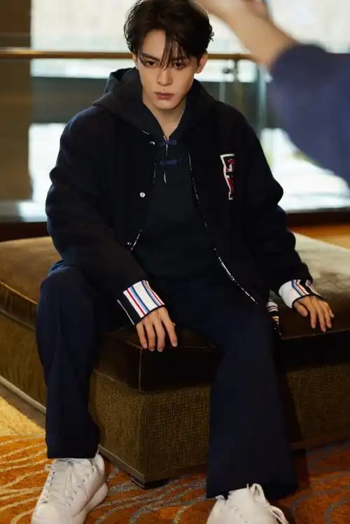 曾舜晞出图#又帅气了曾舜晞 tommy hilfiger x clot 哎 我的妈呀照