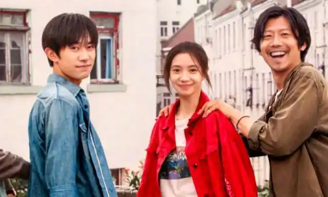 送你一朵小红花刘浩存搭档易烊千玺因五官精致被赞有灵气