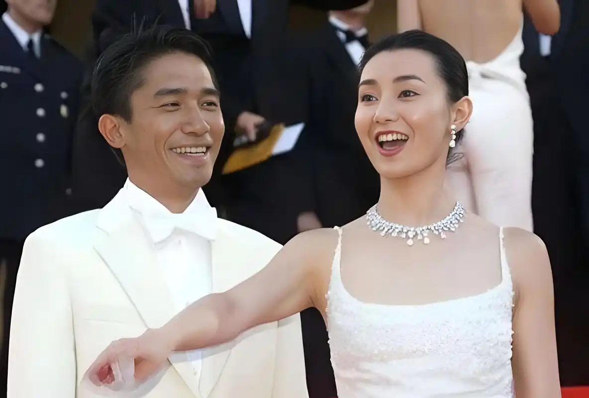 梁朝伟说:"只有张曼玉能把我逼疯的女人!