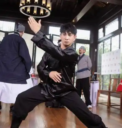 这身材和颜值不敢相信这是50岁的吴奇隆