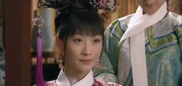 甄嬛传:安陵容临死前见甄嬛时,为何梳个跟选秀时一样的旗头?