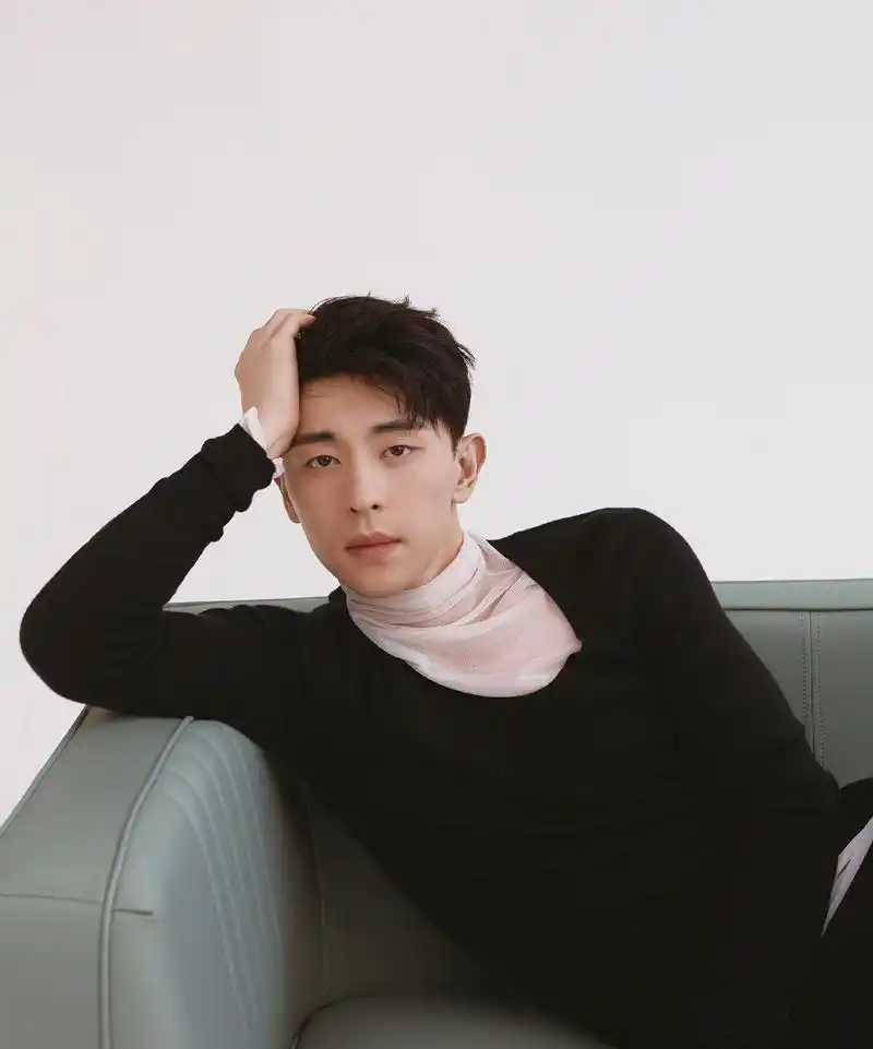 邓伦madame figaro7月刊内页大片.