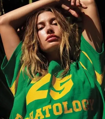 比伯妻子hailey bieber 新封面好评不断,口碑逆袭!