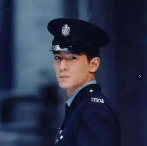 吴彦祖近照看哭女粉丝,酷似苏大强人生下半场挥霍不起