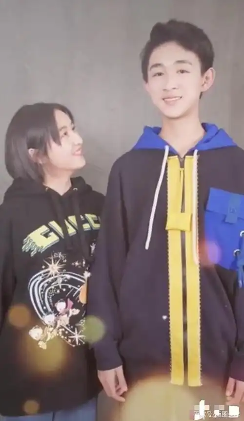 张子枫和182cm的荣梓杉同框身高差好萌仿佛加了高个子特效