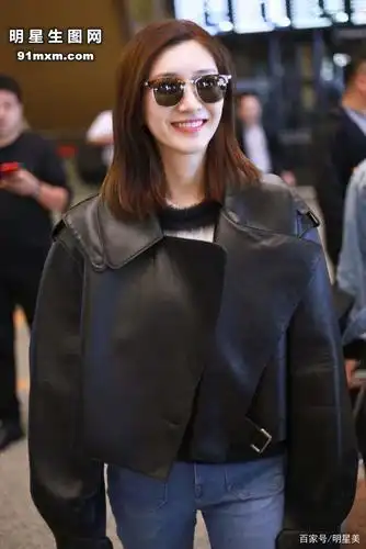 江疏影紧身牛仔裤高清近拍生图,腿型完美