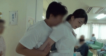 爆笑gif图该配合你演出的我尽力在表演