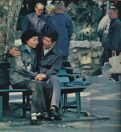 收藏了138张7080年代老照片怀念上海的纯真年代