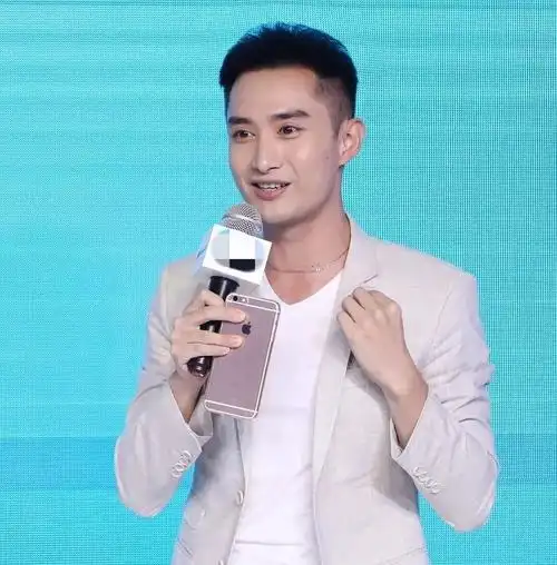 路易携手四国群星,长岛版《疯狂的冰箱》国庆上演