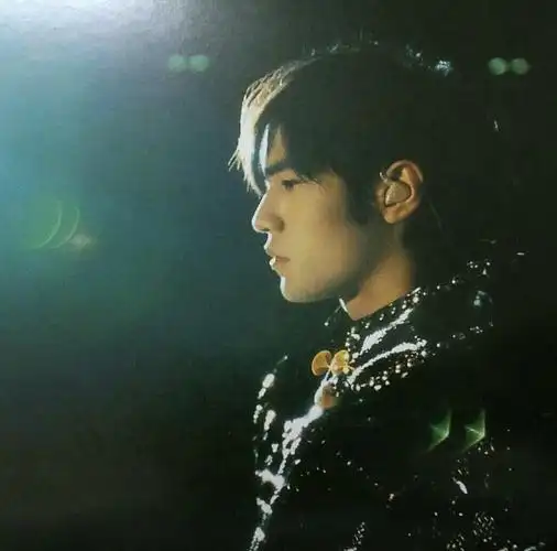 周杰伦非常非常非常帅,也不理解都说他小眼睛不好看侧脸真的超级优秀