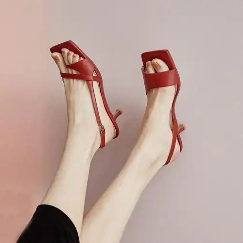 天天大东夹趾鸳鸯真皮方头一字扣带露趾细跟时装凉鞋