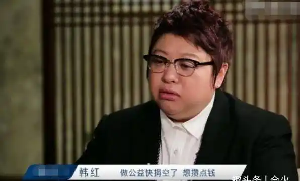 韩红做慈善机场被偶遇!