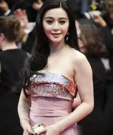 范冰冰生图大肚隆起遮不住,此前参加活动还需2人搀扶