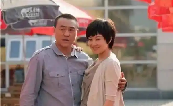 国家一级演员何冰:贝女同学倒追,4年沉寂37岁爆红,婚后无绯闻_李海洋