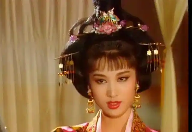 大郑爽扮演的王皇后亦是一貌倾城