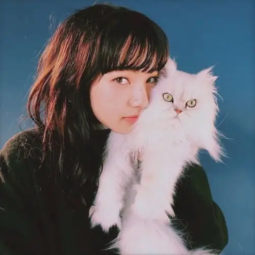 持更自己收集的小松菜奈头像