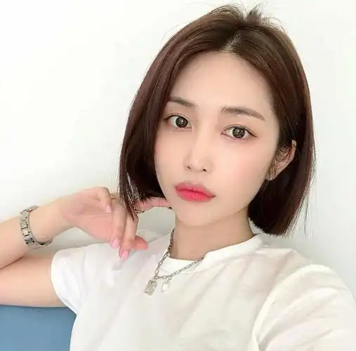 发量少短发发型(发量少的女生建议发型)