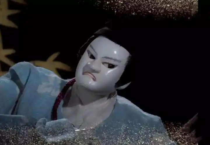 这是一个恐怖的日本人喜欢玩人偶