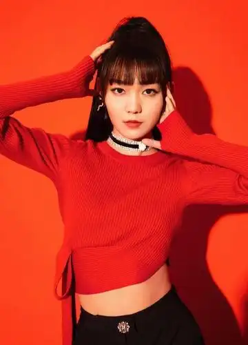 段奥娟写真风穿搭,高腰设计常显腿长,更加霸气十足