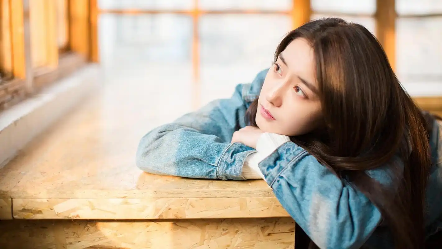 甜美可爱邻家女孩唯美高清桌面壁纸_美女壁纸_壁纸下载_美桌网