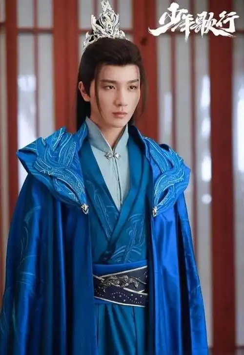 李宏毅此前与赵露思合作过《天雷一部之春花秋月》,还合作过《我的