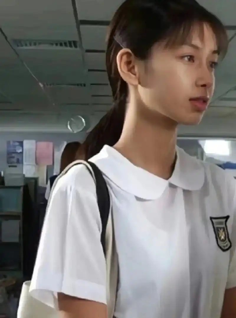 中学时期的baby杨颖长得好像小千代啊