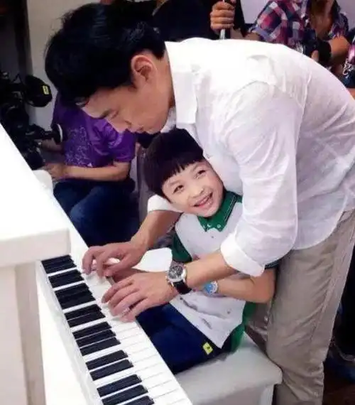 霸道总裁王耀庆为省房租娶房东女儿结婚21年零绯闻