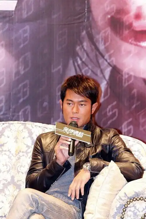 古天乐52岁颜值大崩塌沉迷"动脸"成嘲笑对象,被比作三星堆面具