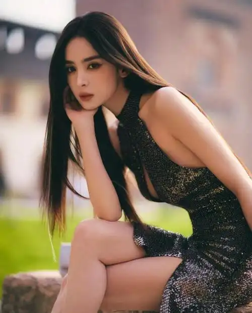 古力娜扎黑长直美照太有氛围感了