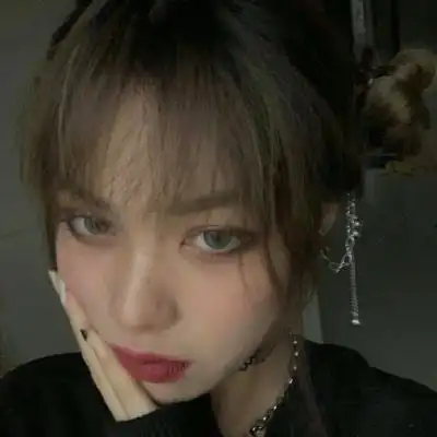 高冷女头/我们都在奔赴各自不同_女生头像_我要个性网