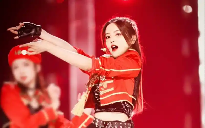 火箭少女101毕业典礼,杨超越solo舞台《o.o》_哔哩哔哩_bilibili