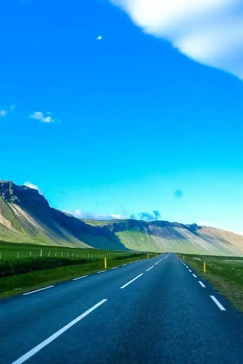 壁纸 路,山,蓝天,白云 3840x2160 uhd 4k 高清壁纸, 图片, 照片