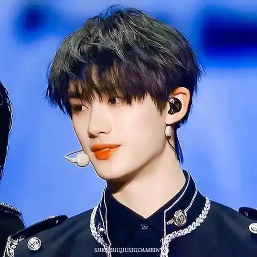 明星头像丁程鑫