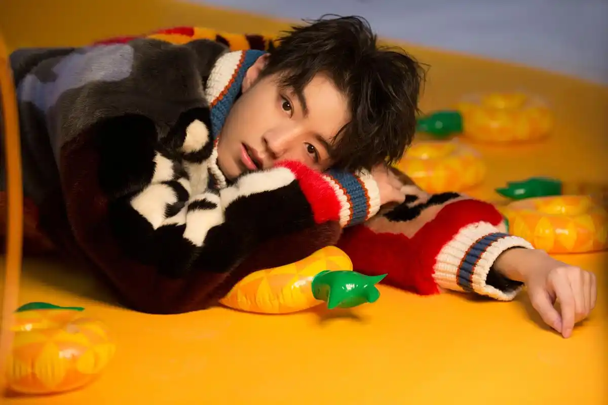 王俊凯红秀封面#菠萝包一只,打包啊唔该～ - 堆糖,美图壁纸兴趣社区