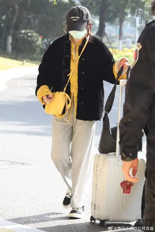 杨幂黑色新中式棉服##杨幂冬日新中式穿搭