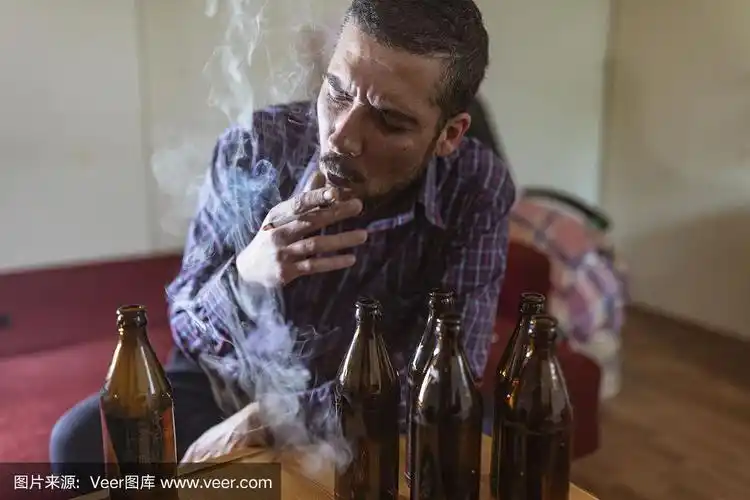 人与酗酒,上瘾和男人抑郁的概念.