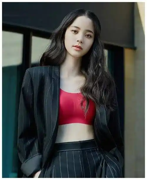 欧阳娜娜内衣大片曝光但总感觉怪怪的