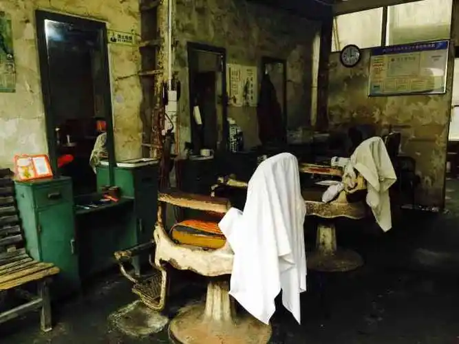 红星理发店-"【项目】剪发听店主说这是一家开了67年.