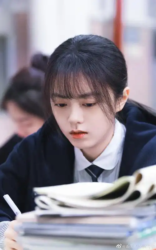 赵今麦说高中痛苦又充满动力##赵今麦一周的朋友校园剧照##电影抑周