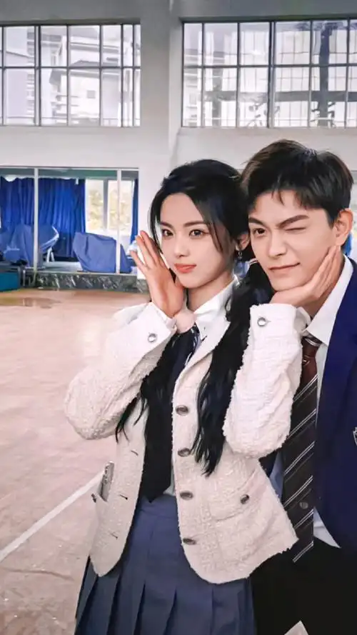 杨超越丁禹兮七时吉祥团综合照