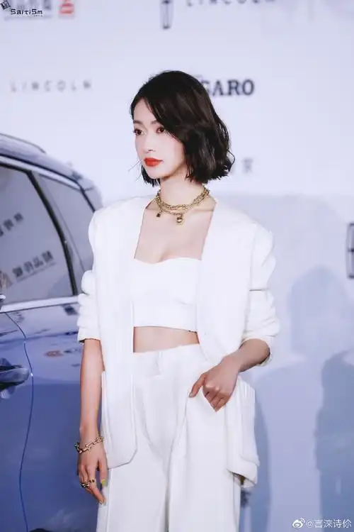 吴谨言月光白抹胸套装# 姐姐又飒又美,太. 来自言涞诗伱 - 微博