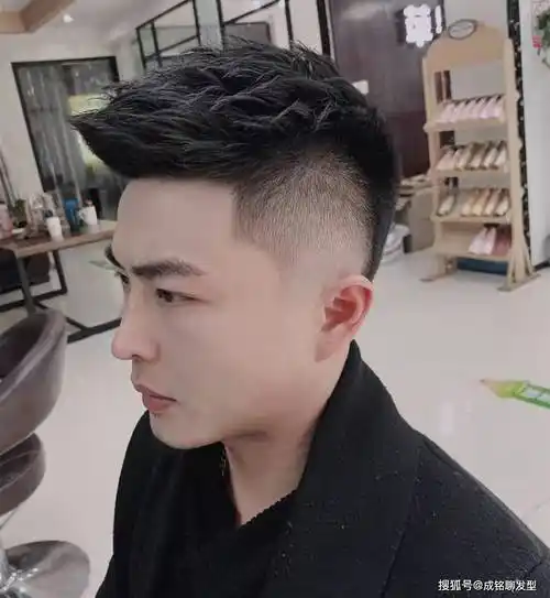 两边剪短中间打薄,精干利落又阳光帅气_发型_效果_头发