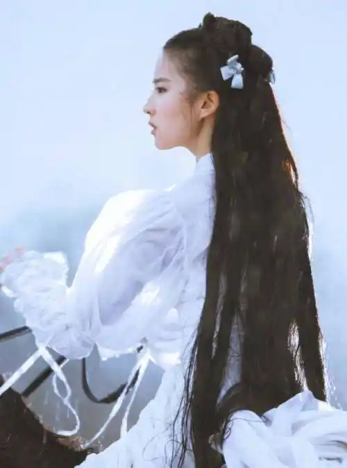 很多网友很喜欢看古装戏,因为古装的女主角都是仙女飘飘,一袭白衣的