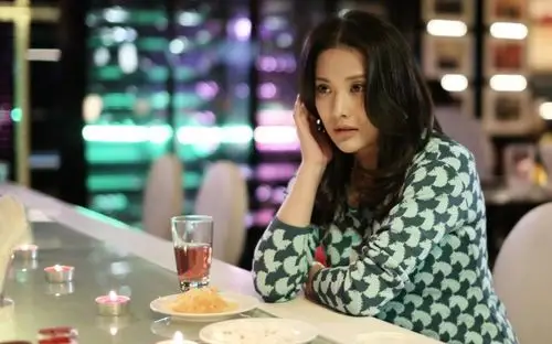 由张国立[微博],闫妮,樊昱君等联袂主演的都市悬疑情感大剧《爱的追踪