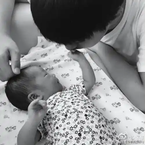 伊能静这次的小作文里也暖心提到了与女儿的相处细节,十分感人.