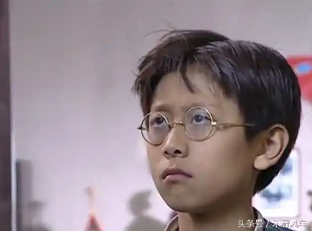 现在想想,那时候的抗战剧《小兵张嘎》,《铁道游击队》,都是观众追过