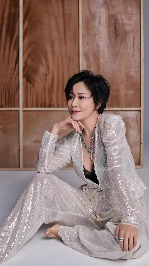 刘嘉玲高清写真10