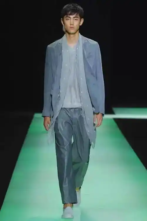 听说,93年的纪凌尘是这样圈粉的.